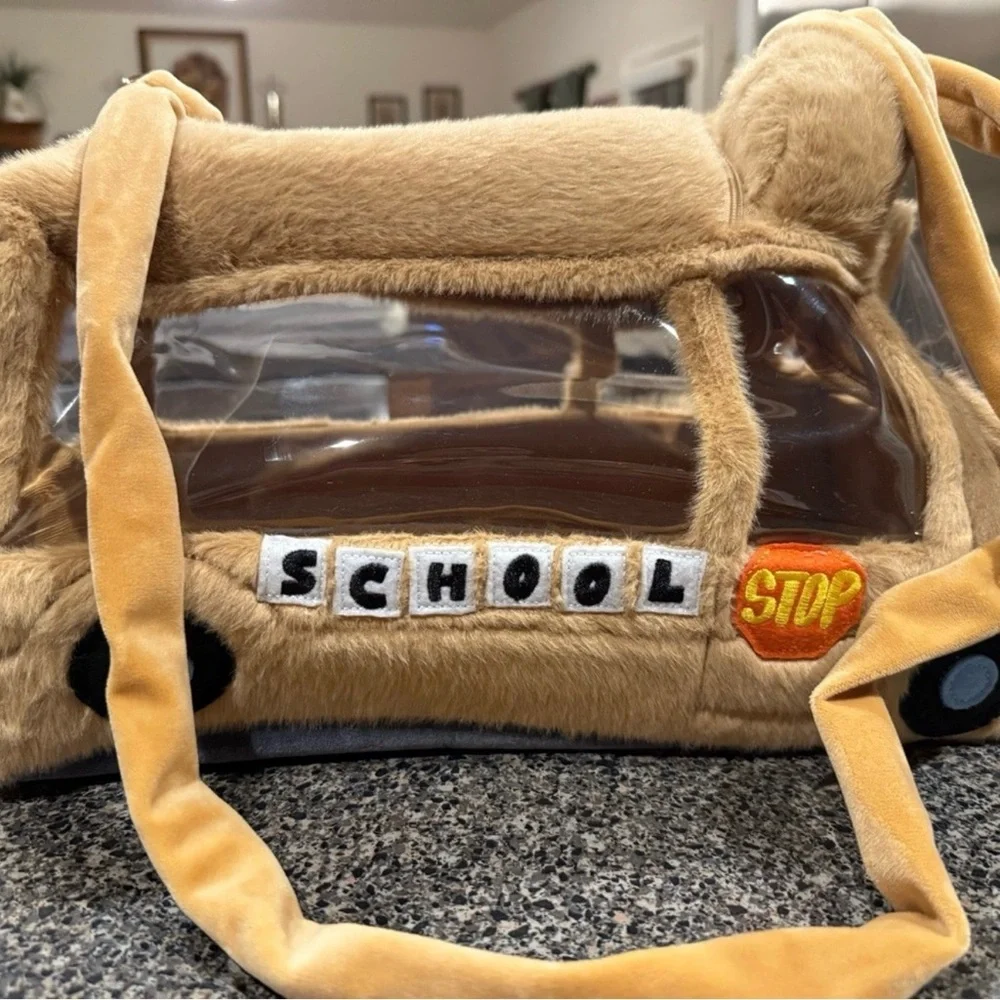 NEW - Bus-Shaped Crossbody Bag for Labubus - Picture 6 of 11